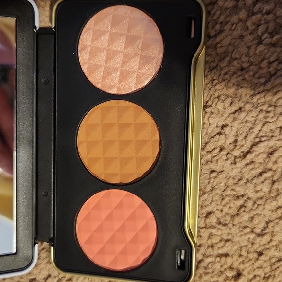 Make up revolution make up bundle new - Picture 2 of 4